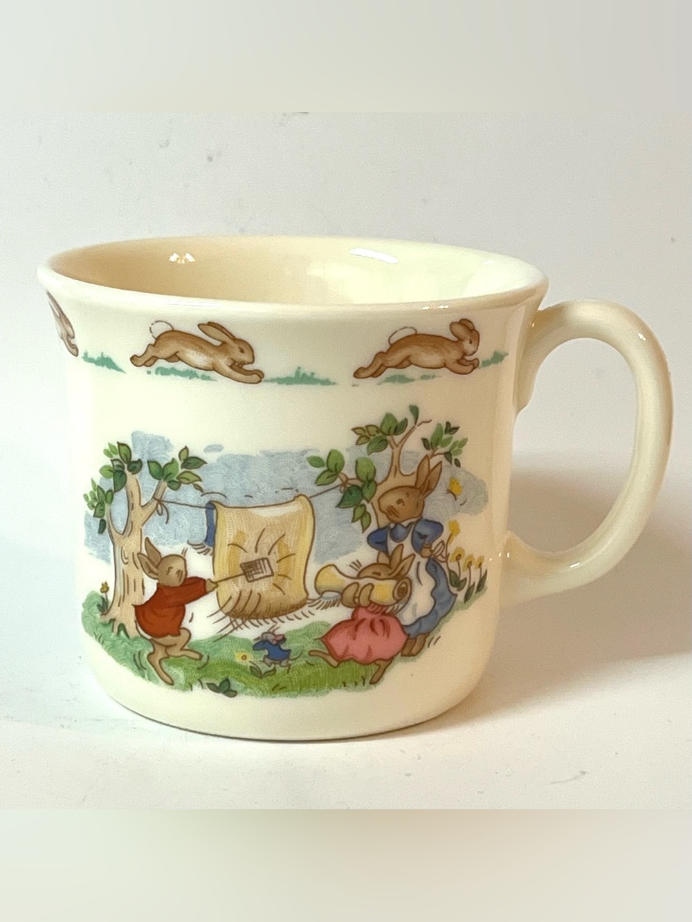 VTG Royal Doulton Bunnykins Albion 'Rug Beating' Bone China Coffee Tea Mug 3 in